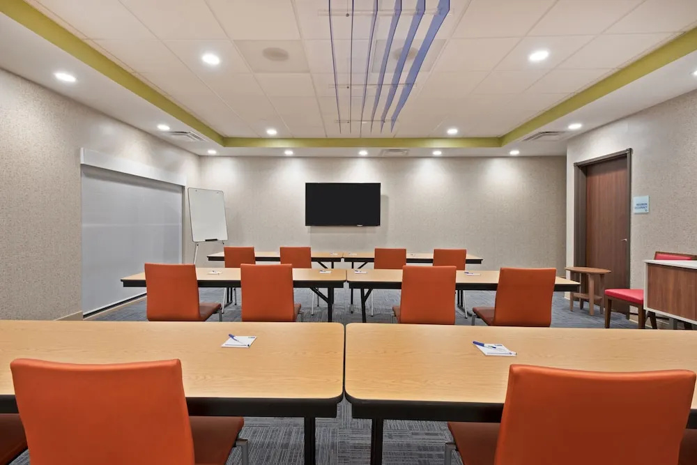 Holiday Inn Express & Suites Uniontown, an IHG Hotel