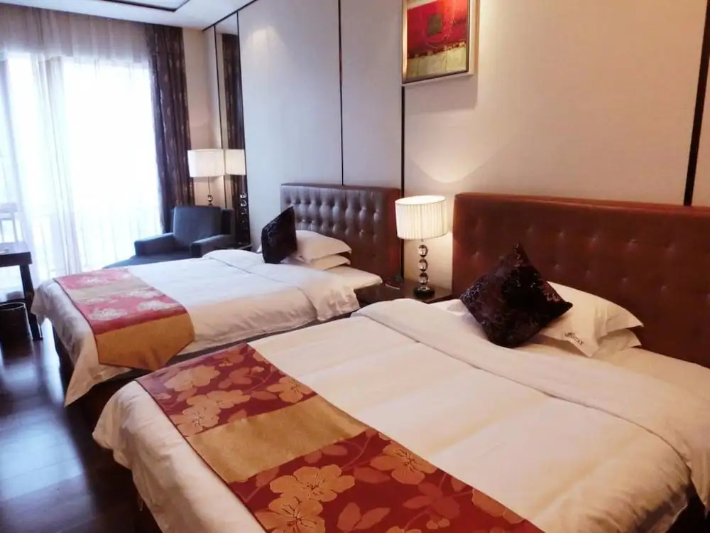 Estay Apartment Poly Central Pivot GZ