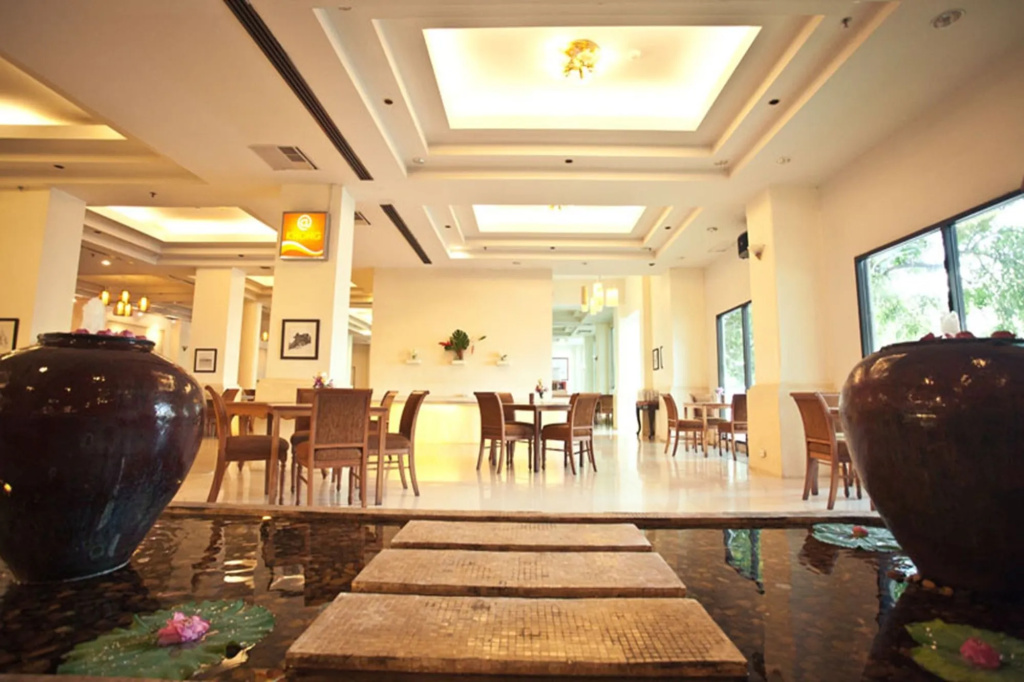 Ploy Palace Hotel