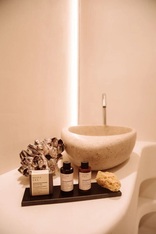 White Pebble Suites