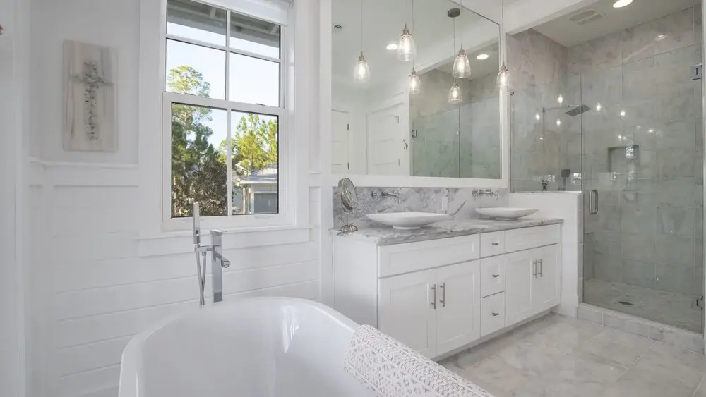 Emerald Elegance by Avantstay 5 Mins TO Beach w/ Chefs Kitchen, Pool & Bbq!