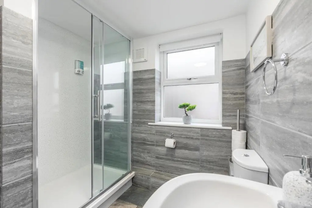 Charming Apartment In Andover Town Centre 55'' 4K Smart TV Netflix