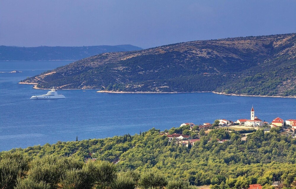 Nice Apartment in Seget Vranjica With 2 Bedrooms and Wifi