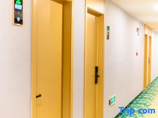 GreenTree Inn Express Hotel (Haohe Scenic Area Wenfeng City Plaza, Nantong)