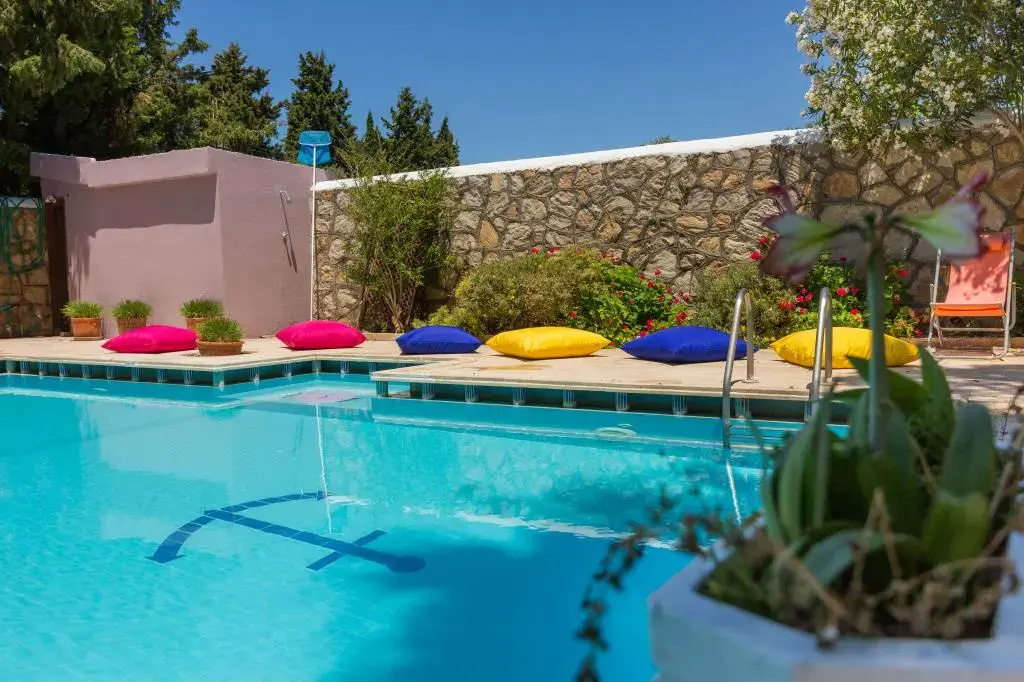 Dort Mevsim Butik Otel