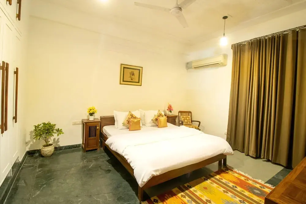 Opulent Antique 6BR Independent Villa in Gurugram