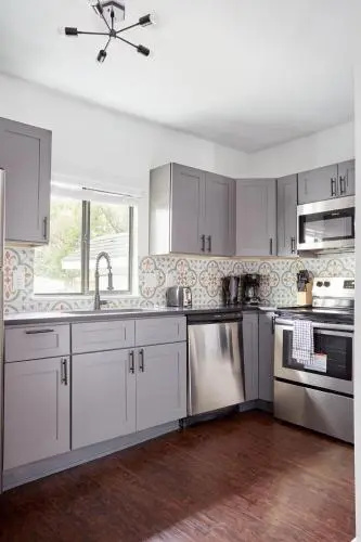 Lovely Montrose Suites by Sonder