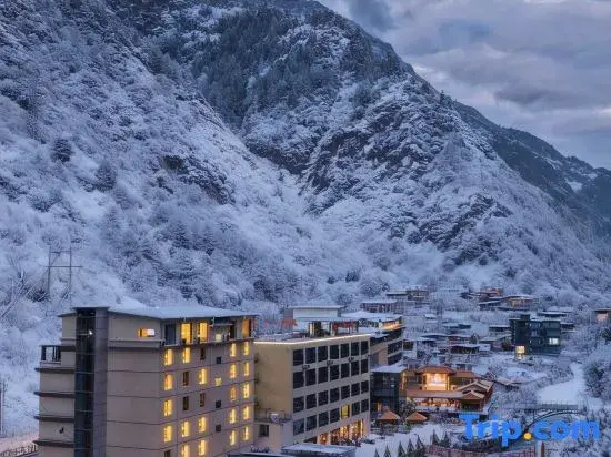 RelaxC Likuan·Hidden World Hot Spring Hotel (Bipenggou Scenic Area Branch)