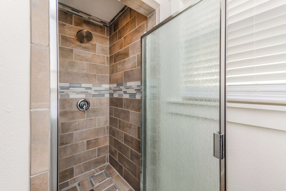 Dream Weaver Pool Sleeps 10 Near Beach