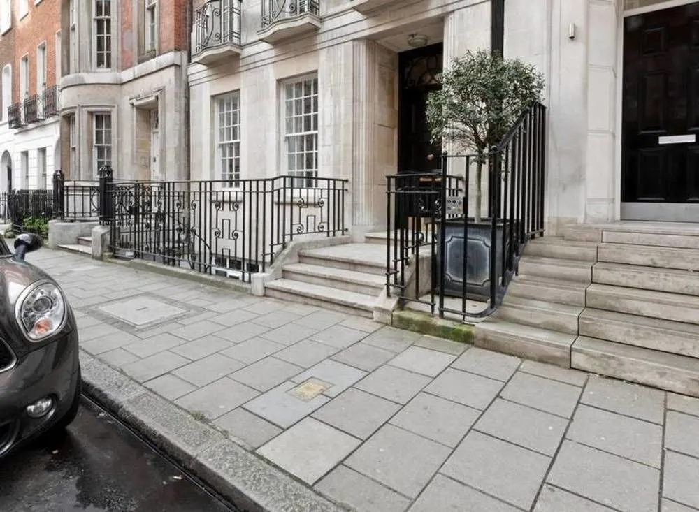 Oxford Circus Luminous Gem, Sleeps 4