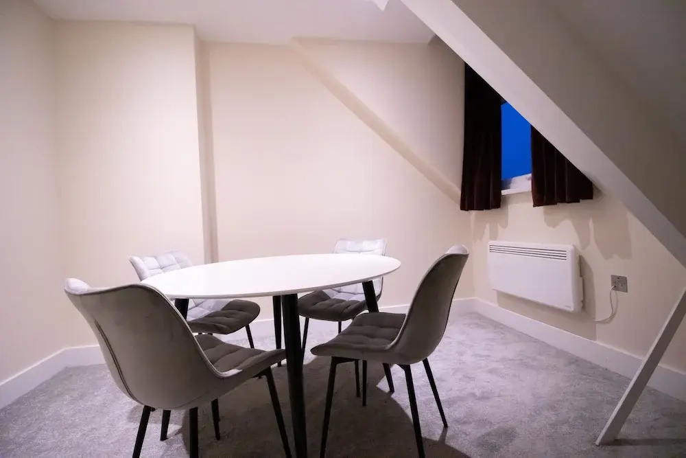 Everest Lodge Serviced Apartments for Contractors & Families, Free WiFi & Netflix By Redwood Stays