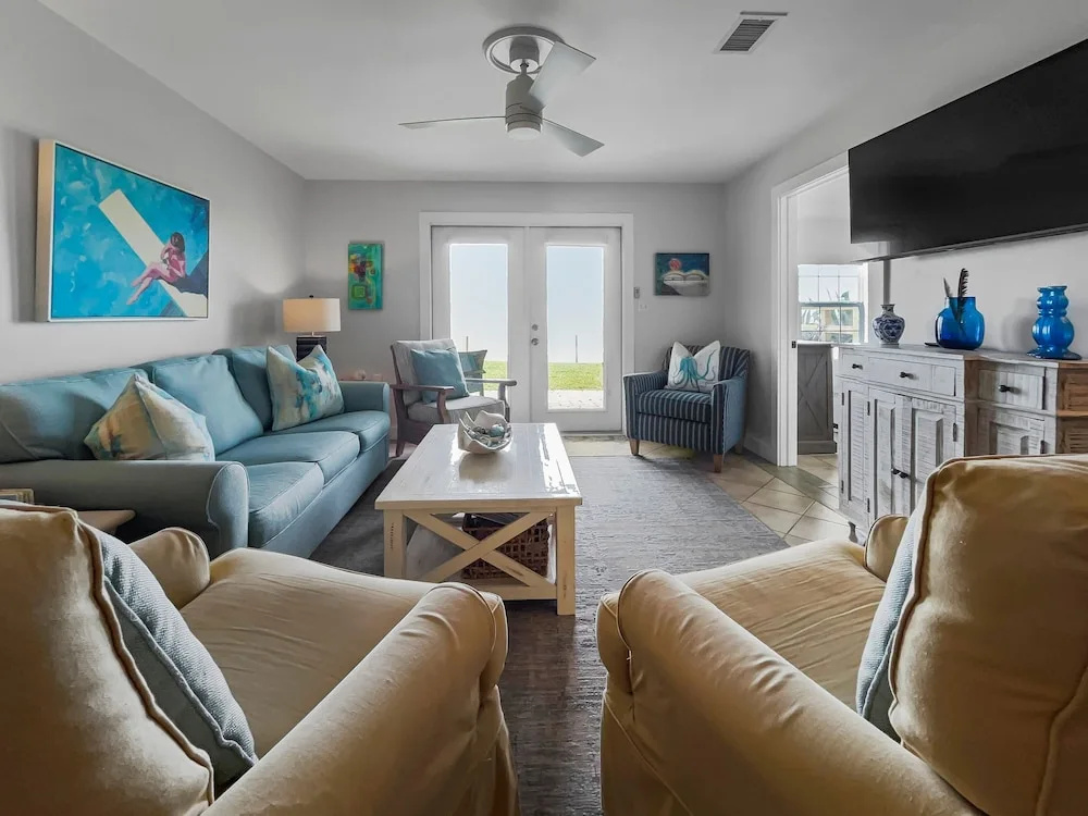 Sunseekers - 2 - 2 Br condo by RedAwning