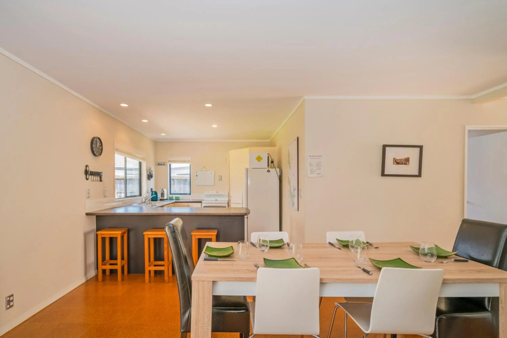Kowhai Corner - Matarangi Holiday Home