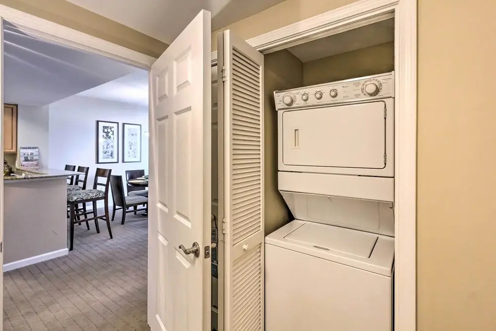 Destin Condo w/ Amenities & Pool < 1/2 Mi to Beach