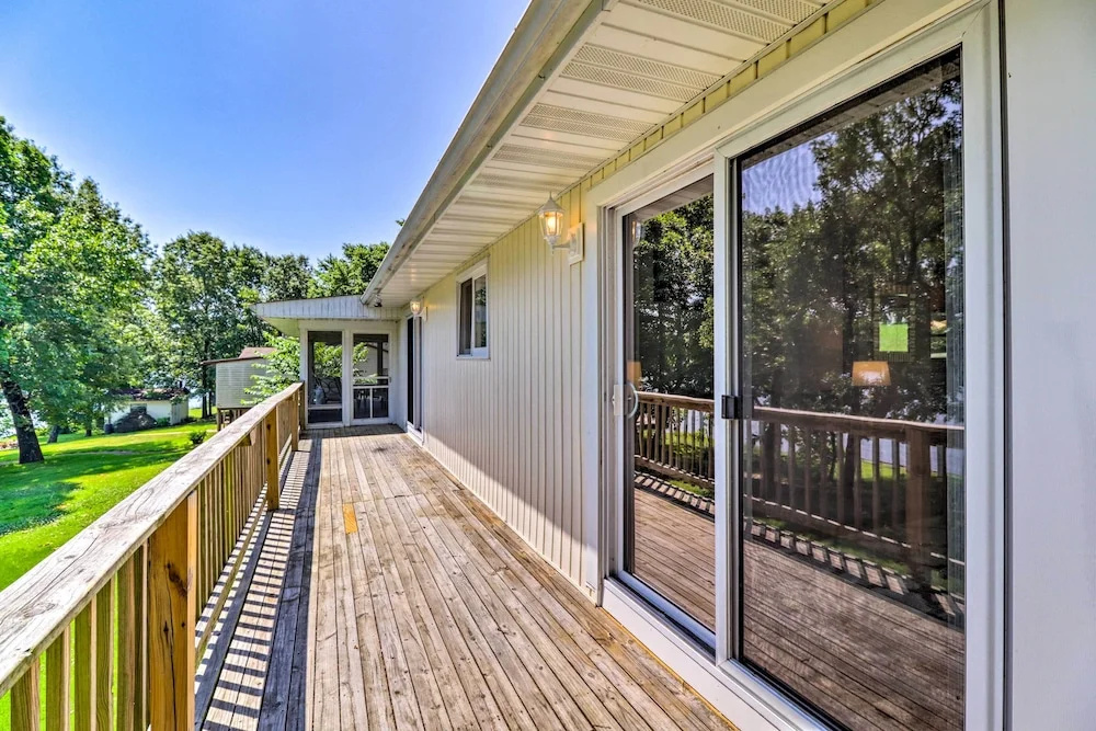 Lake House in Horseshoe Bend Near Ozark Forest!