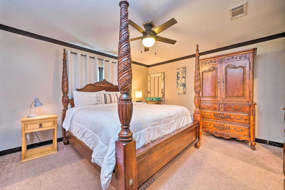 Pet-friendly Home w/ Deck in Broken Bow!