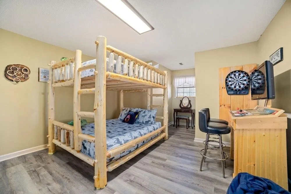 Strollin Bear 3 Bedroom Home by Redawning