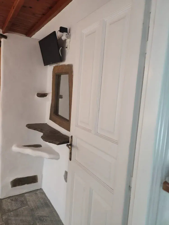 Ornos Beachside 2 Bd Stylish House