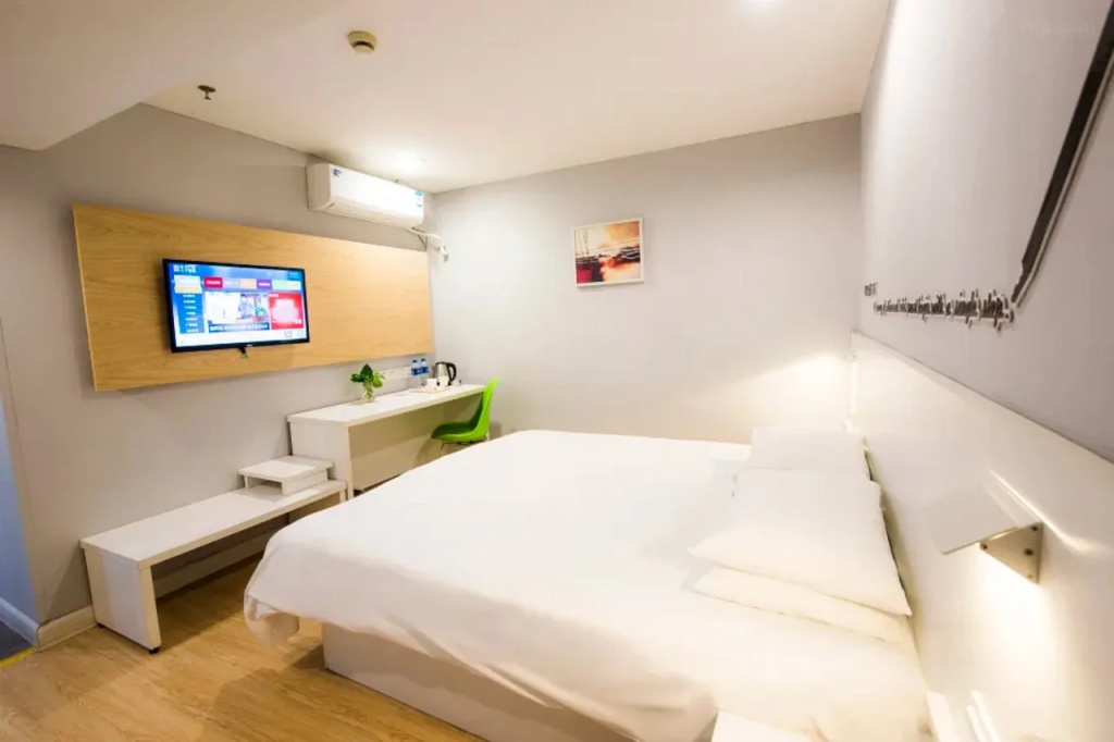 Ease Hotel (Shenyang Middle Street Pedestrian Street)