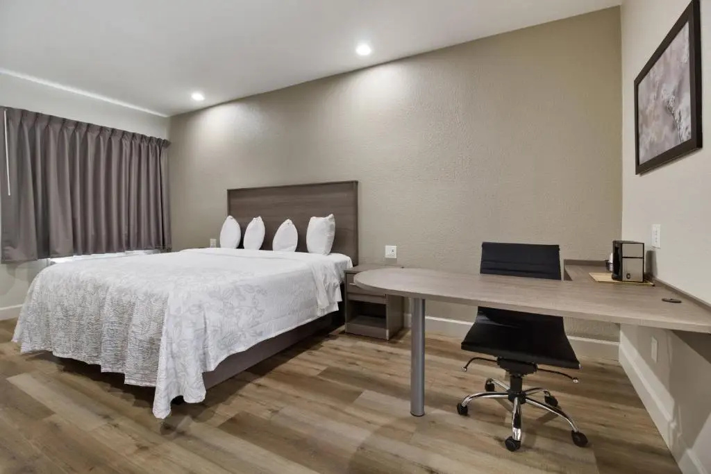 Red Roof Inn PLUS + Galveston - Beachfront
