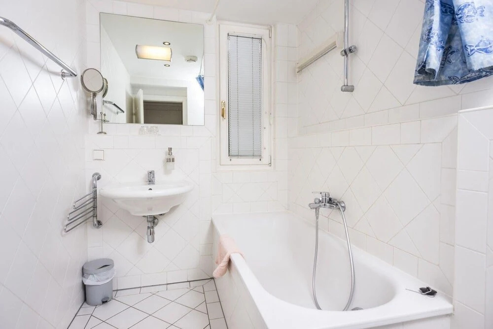 Ruhiges Apartment mit Balkon #r26