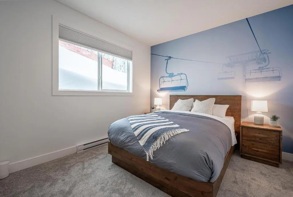 Grizzly Ridge Getaway Brand New, Hot Tub, Sleeps 11