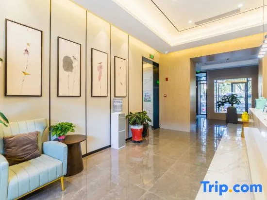 Zhanghe Hotel (Hohhot Railway Station Hailiang Square)