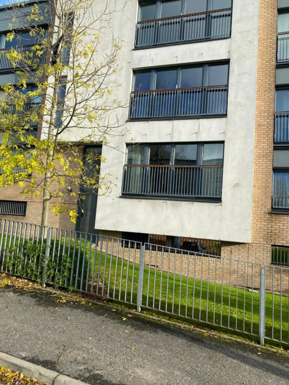 City Centre 2 bedroom apartment, secure parking.