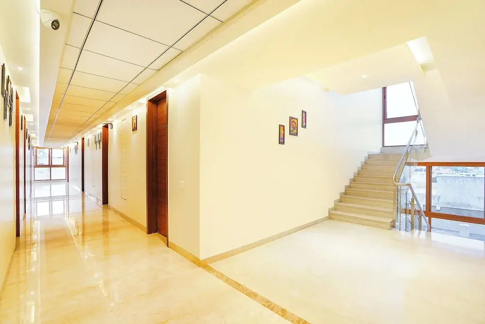 Oriva Tulips Inn and Suites - Nr. Majestic