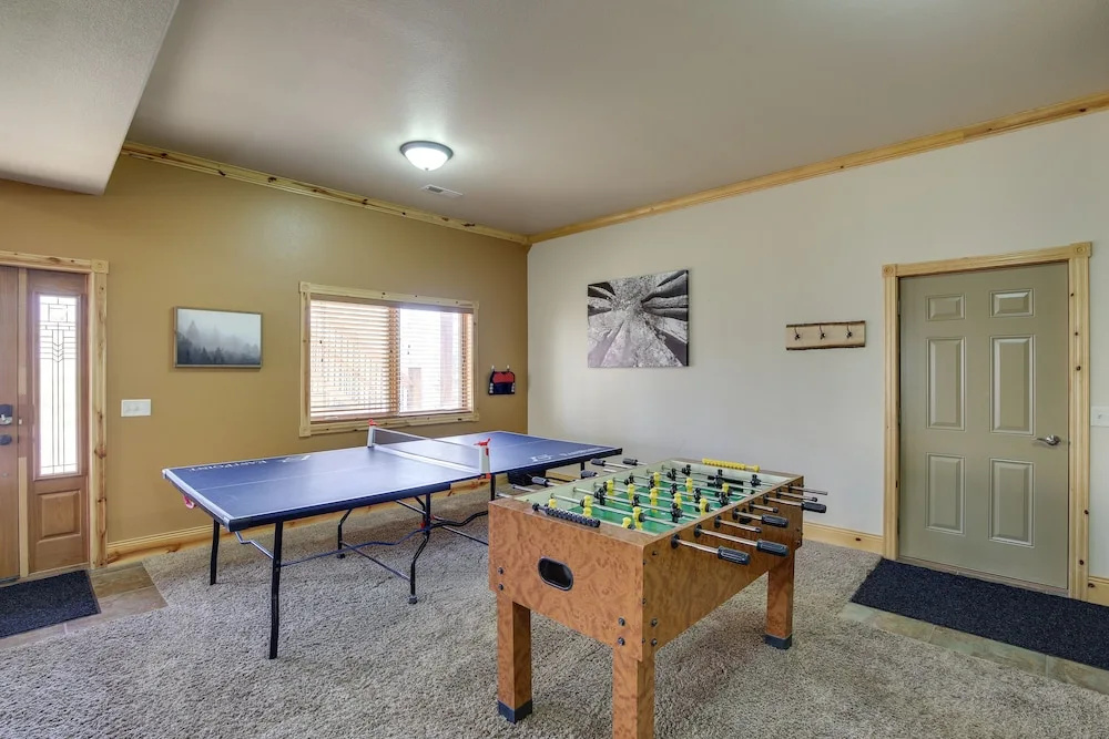 Spacious Terry Peak Cabin < 1 Mi to Ski Lift