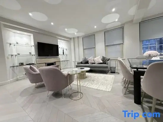 Spacious 3BR Flat in Prime Central London