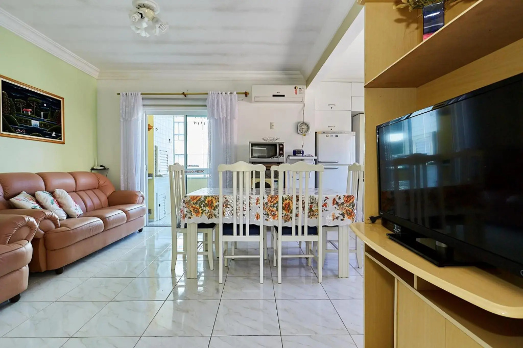 1040 - Departamento 2 quartos na Rua Pirajica . 200 m da Praia Bombinhas Centro