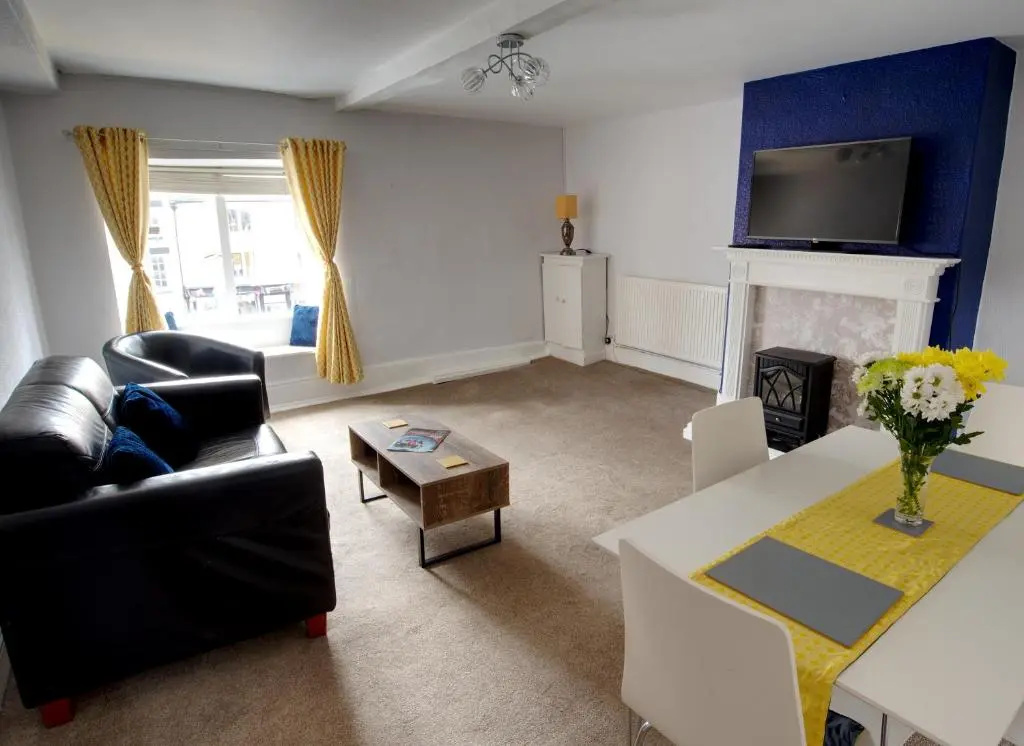 Market View, 1 bedroom unit in the heart of Leek