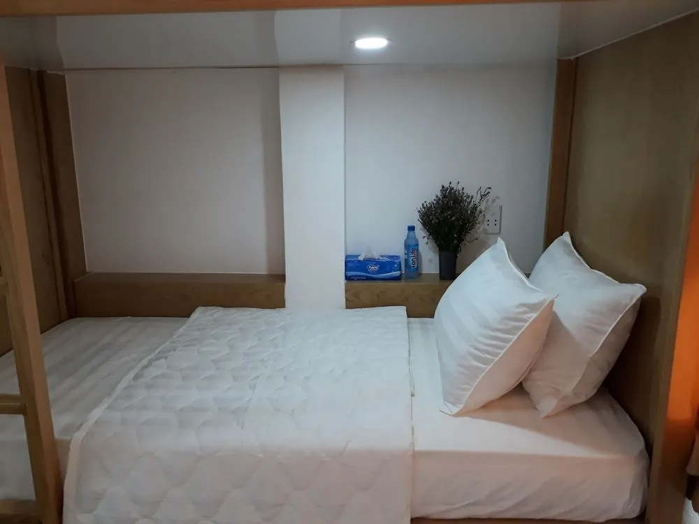 Phuong Van Hotel