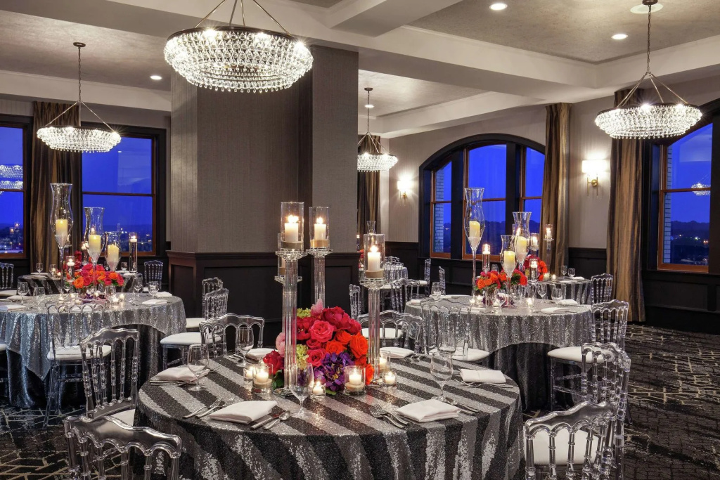 Doubletree By Hilton Youngstown Downtown