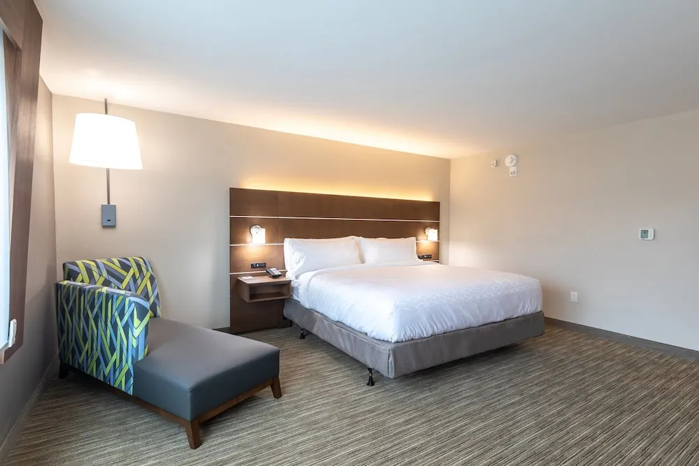 Holiday Inn Express and Suites Greenville - Taylor