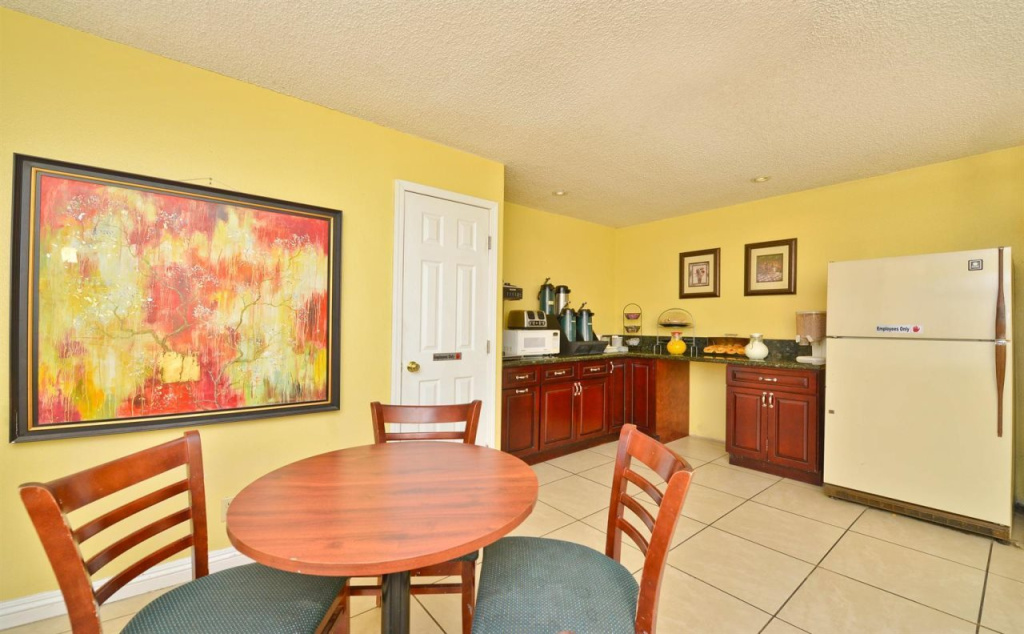 Quality Inn Kettleman City near Hwy 41