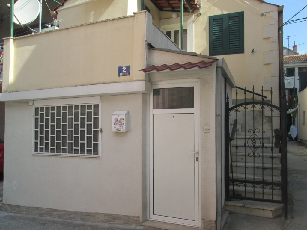 Apt Kiki on Nincevica St - 1 BR Apt 5 min. to the Old Town of Split