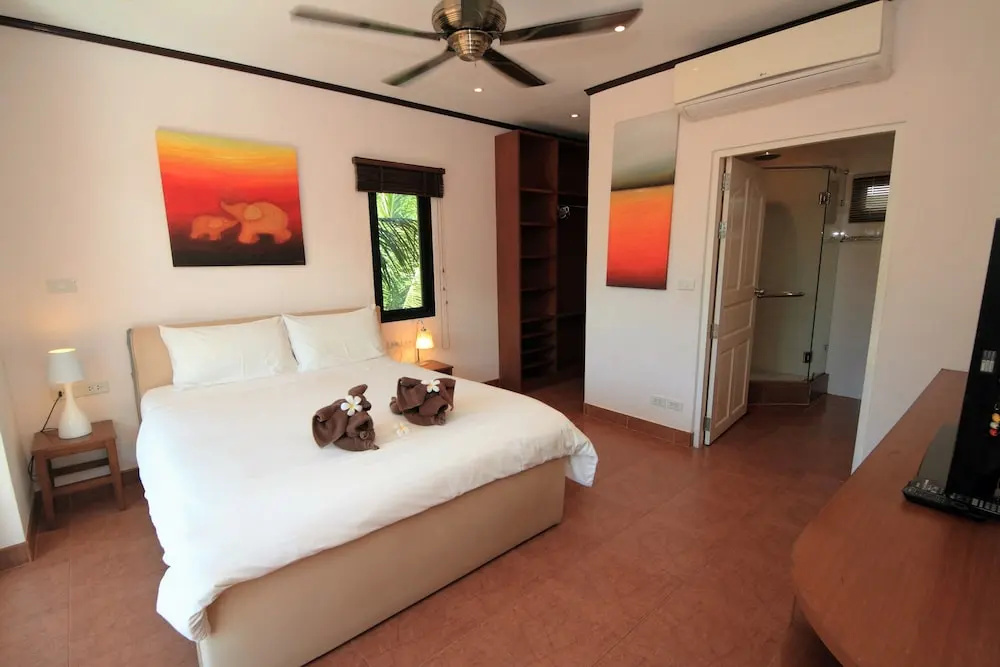 Beachfront Resort 2-bedroom Villa Palm Only 40 Meters to Beach