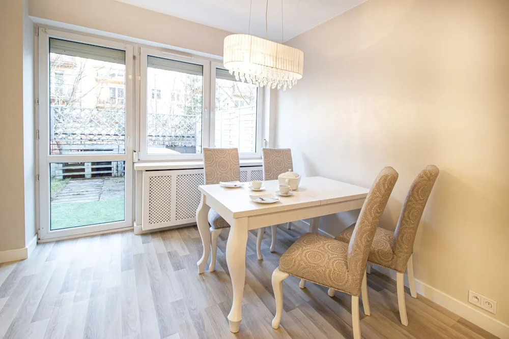 Ursynów Apartment with Garden
