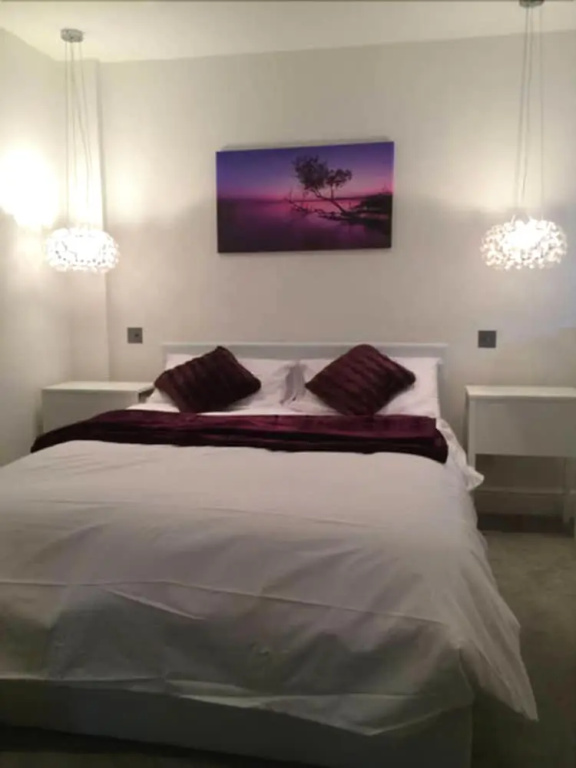 Great 2 BED in Northfields With Private Garden