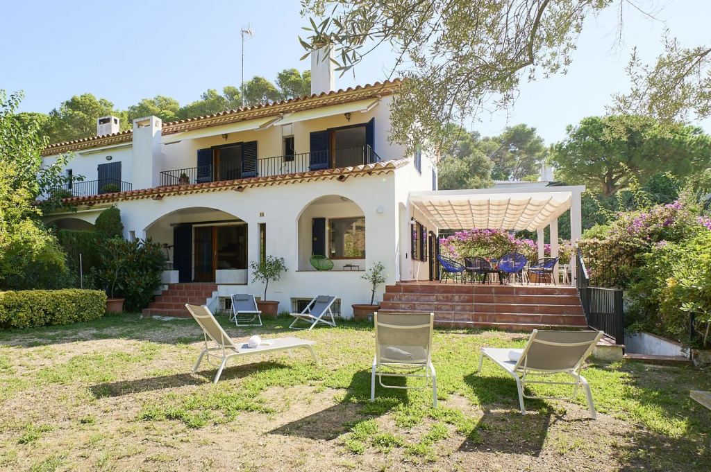 Cloe in Llafranc with 4 bedrooms and 2 bathrooms