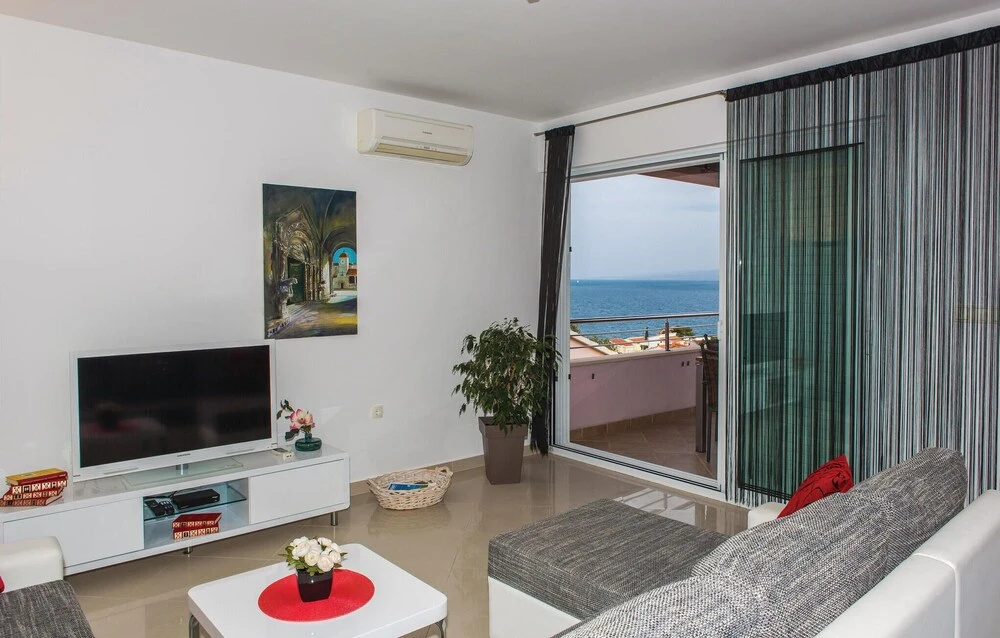 Beautiful Apartment in Okrug Gornji With 2 Bedrooms and Wifi