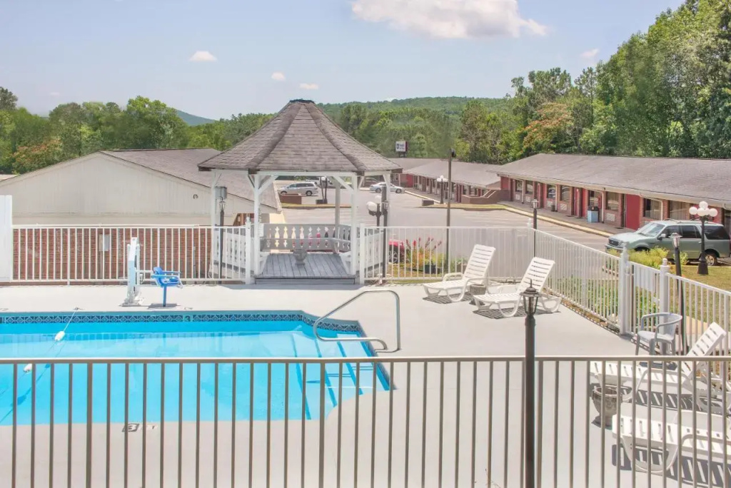 Super 8 Anniston
