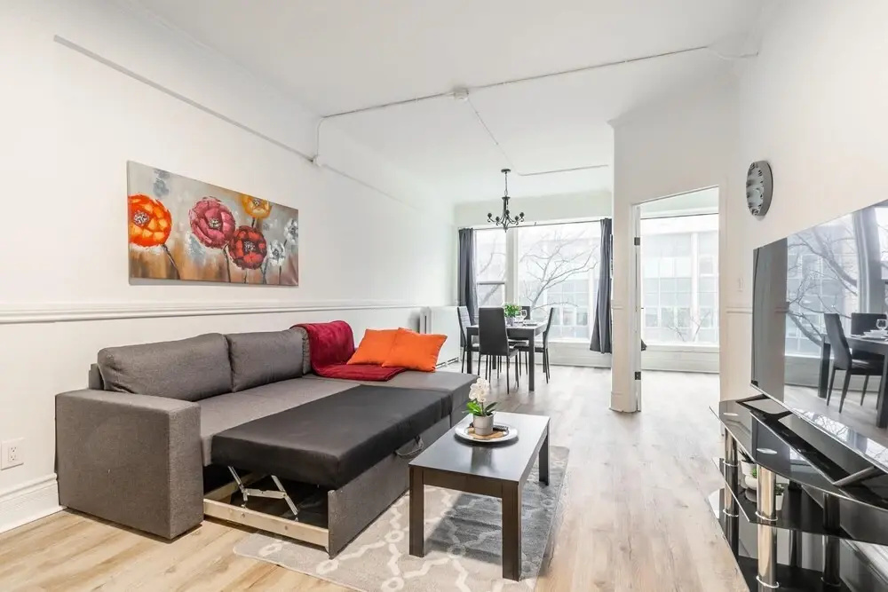 3BR Apartment With Netflix Near King Street