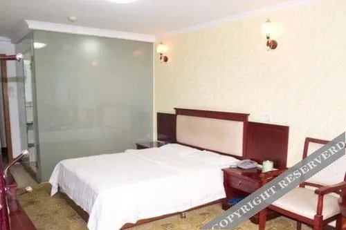 Sanyang Hotel(深圳三阳酒店（深圳双龙地铁站店）)
