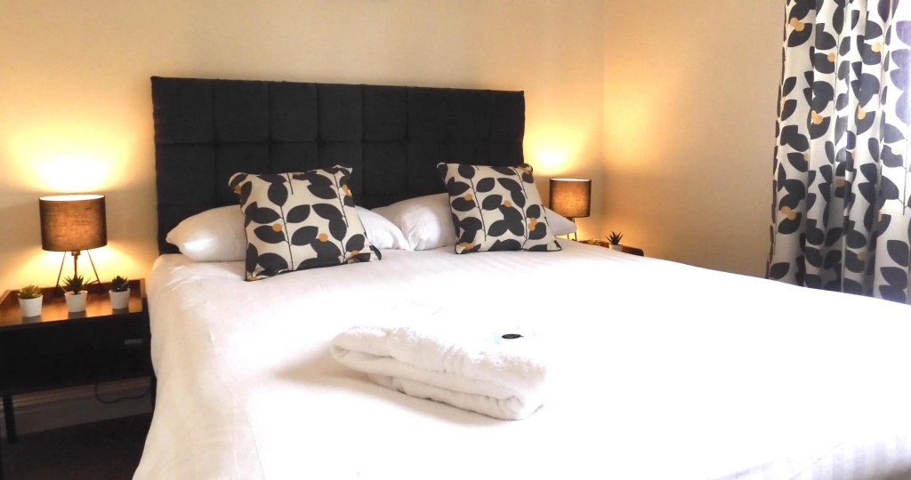 Lion House Chester - Very Near Zoo Ideal for City - Sleeps Up to 7