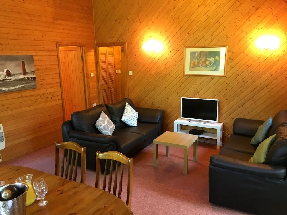 Goldcrest 1-Hot Tub-Woodland Lodges-Carmarthenshire-Tenby
