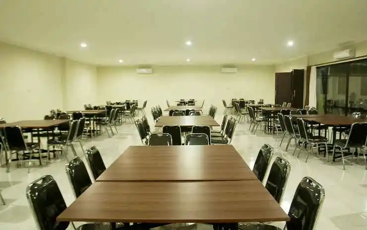 Tirta Kencana Hotel & Garden Resto
