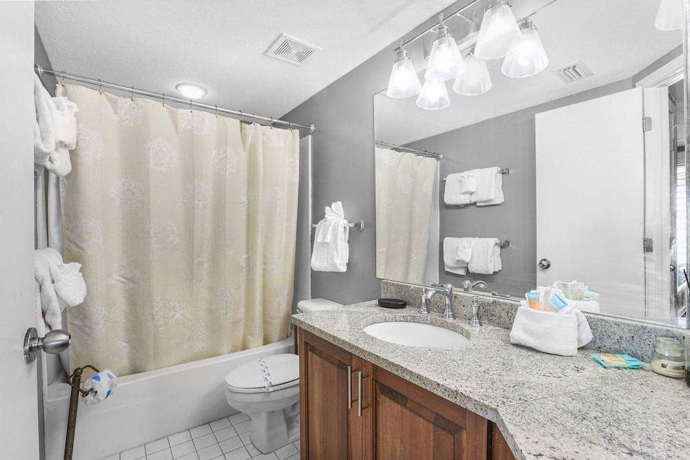 Pelican Pointe 301- Corner Unit 3rd Floor Gulf-front